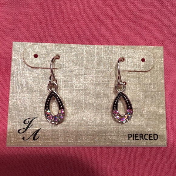 🆕Gorgeous silver earrings with gems NWT - Picture 4 of 7